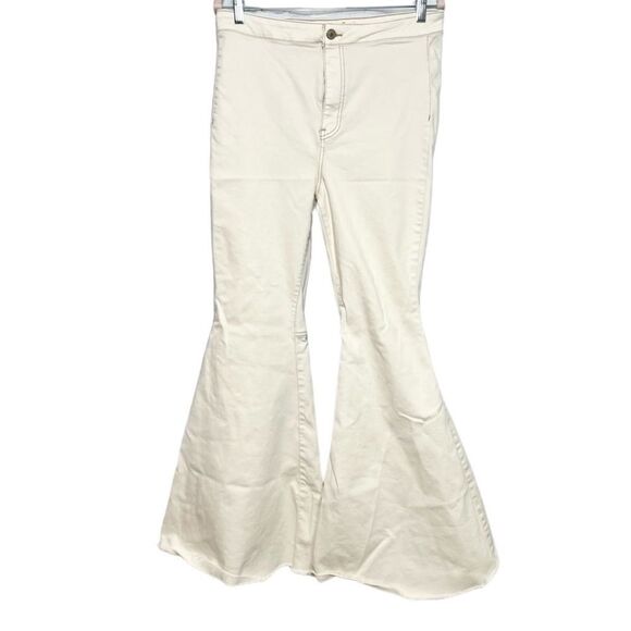 We the Free white high rise dramatic flare jeans size 32 - Picture 1 of 13
